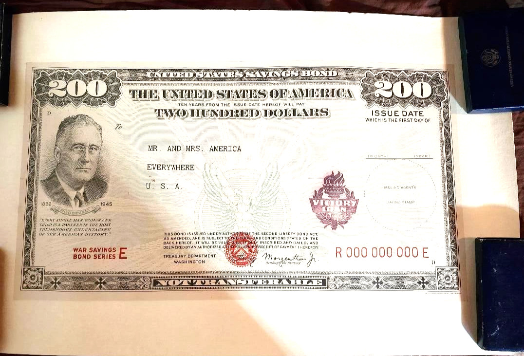 War Saving Bond $200.00 US WWII VICTORY LOAN STAMP on Linen R 000 000 000 E