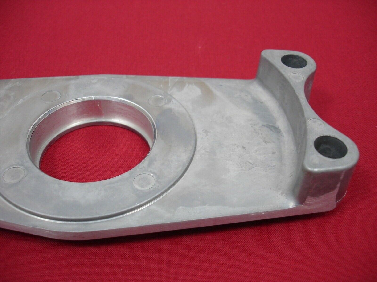 BRACKET BEARING MAIN SHAFT SUPPORT HARLEY 4 SPEED TRANSMISSION OPEN BELT DRIVE