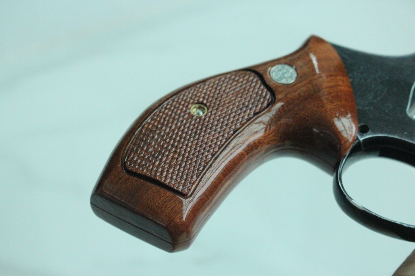 TARGET GRIPS FOR S&W K, L FRAME MODEL 686, 66 ROUND BUTT SAPELE WOOD # RANDOM