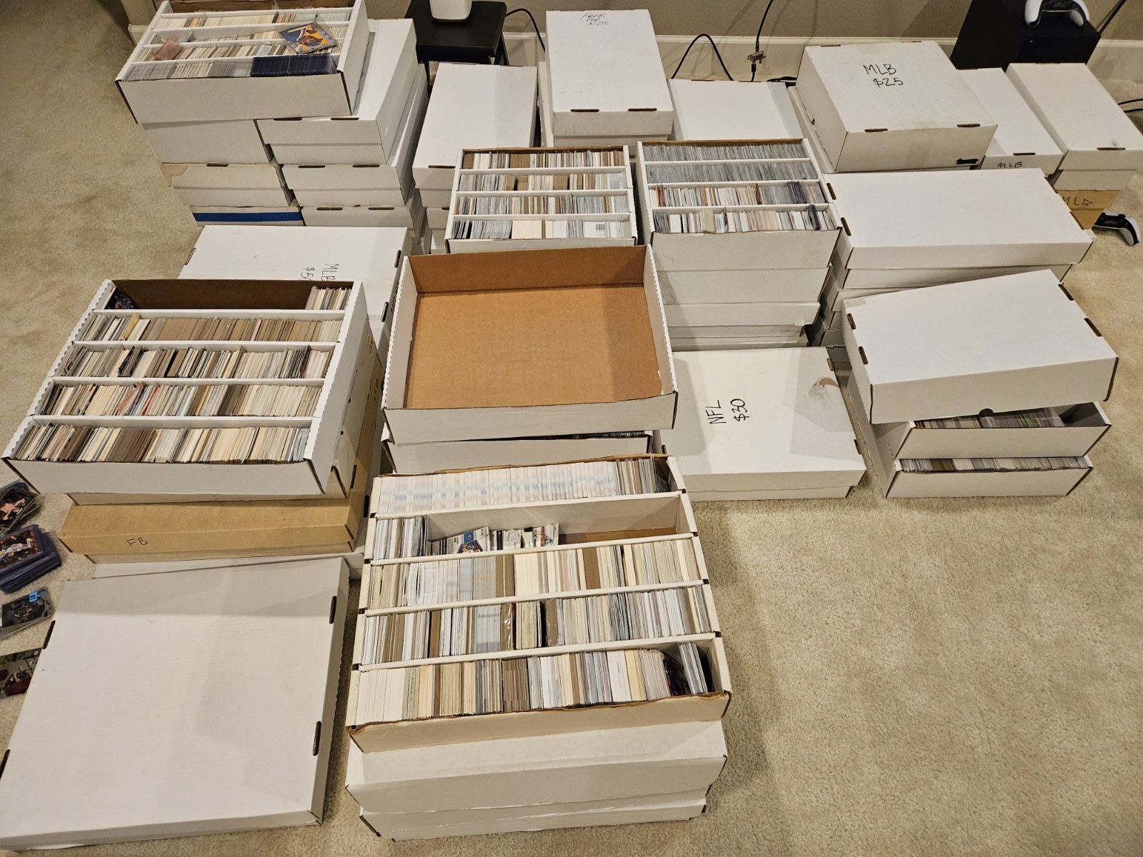 Huge Sports Card Blowout Sale 3000ct Box Full 💥Huge Inventory. FOOTBALL CARDS