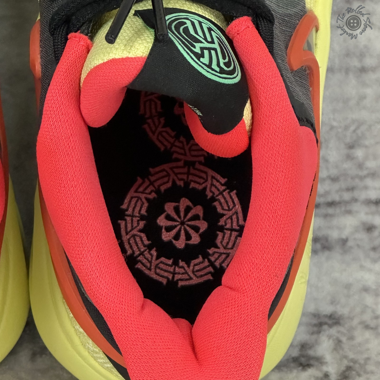 New No Box Nike Kyrie 8 GO GS Basketball Size 3.5Y Youth Black Lemon DQ8076-003