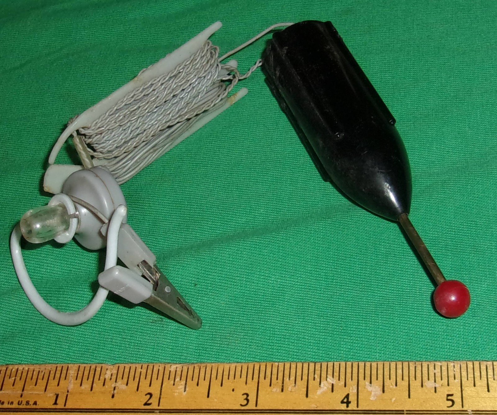 HEAREVER Novelty ROCKET SHIP/Missile CRYSTAL RADIO (1958)