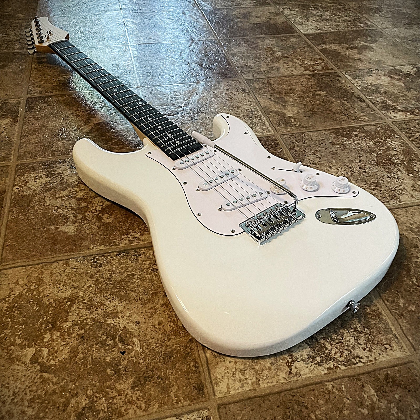 Full-Size Olympic White Electric Guitar with Rosewood Fretboard, S-S-S Pickups