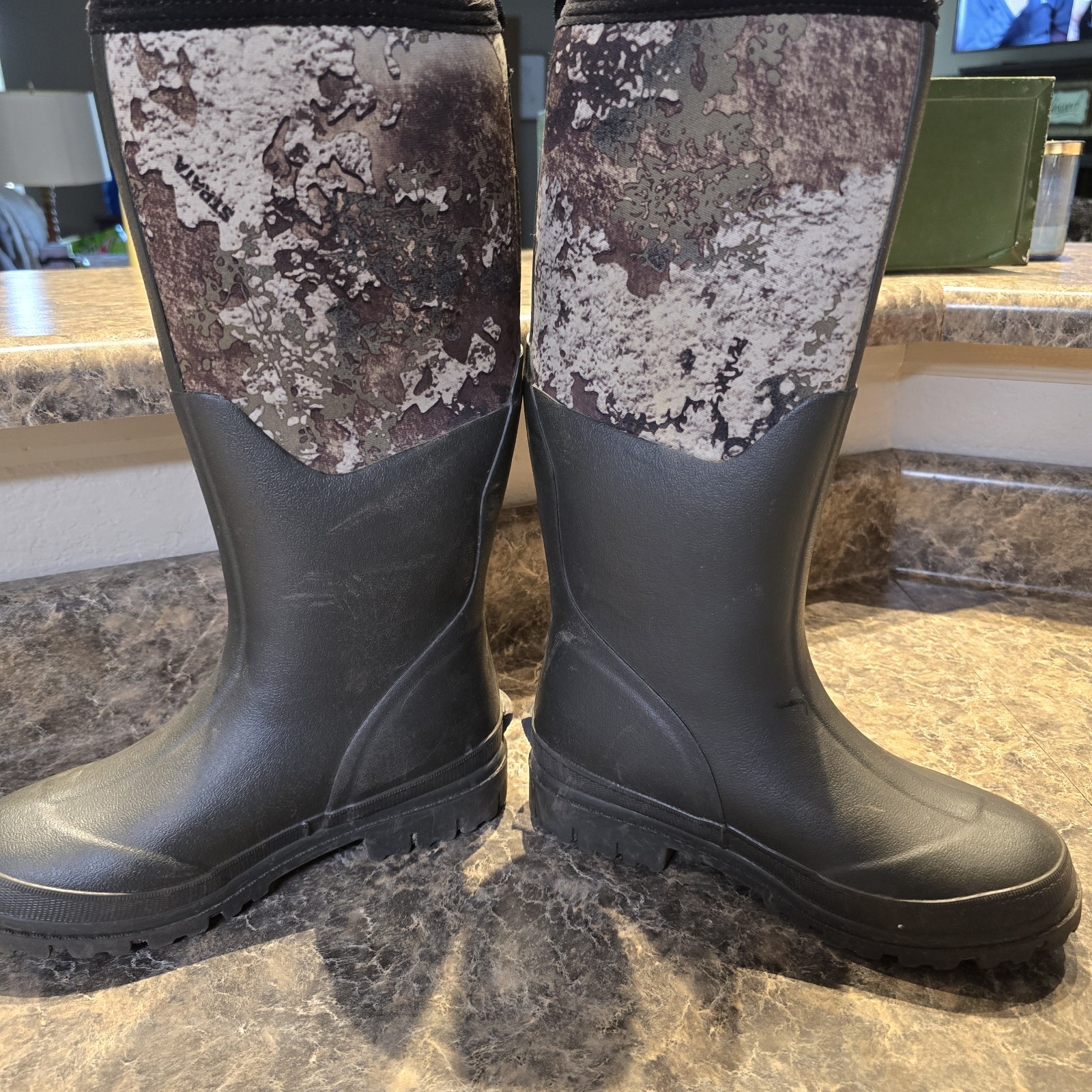 RedHead Camo Utility Waterproof Rubber Boots for Men Size 5 Strata