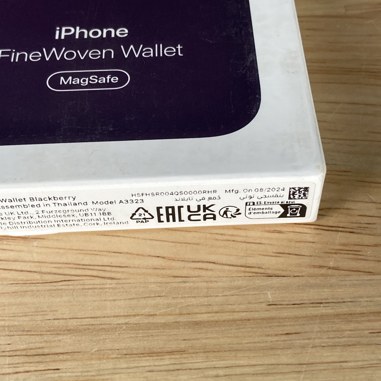 Genuine Apple FineWoven WALLET blackberry MA7A4ZM/A A3323