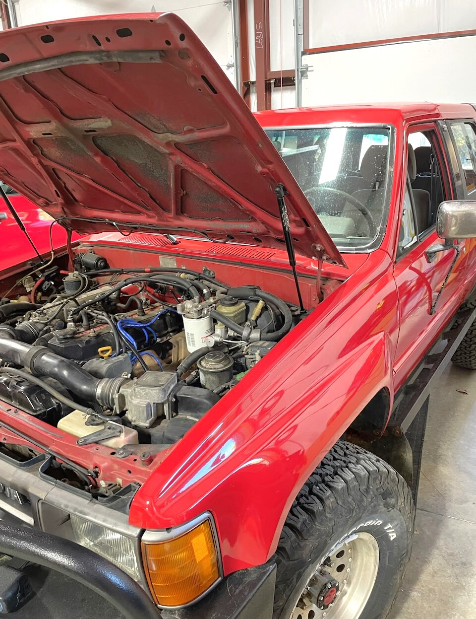 Hood Strut Kit for Toyota ’84-89 4Runner & '84-88 Pickup by Spiker Engineering