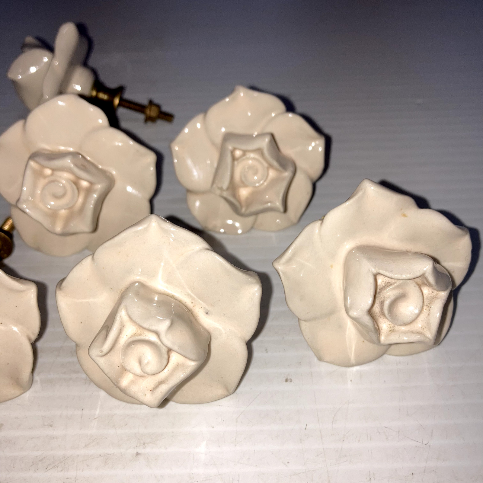 Ceramic Rose Shaped Drawer Pulls Knobs Set Of 8 Creme