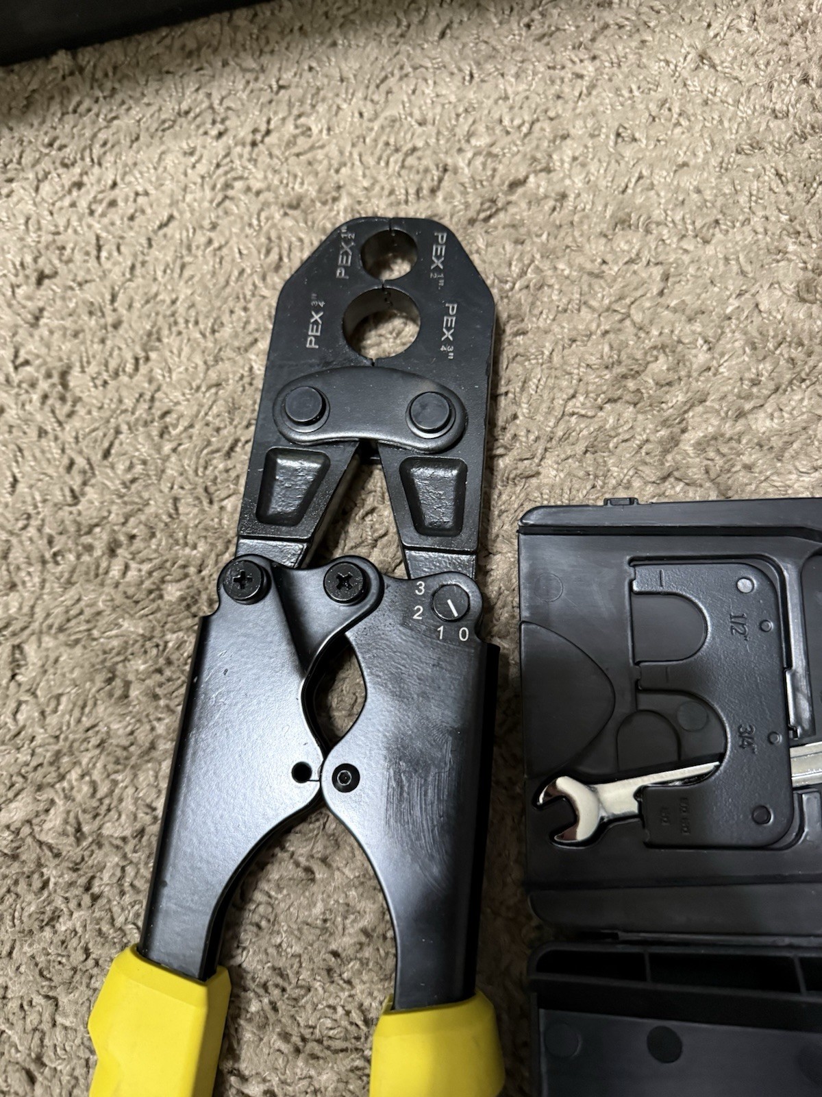 Apollo 1/2 in. and 3/4 in. PEX-B Crimp Tool 69PTKH0014C QUALITY! A+