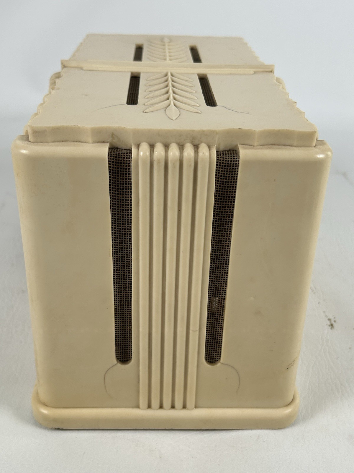 Vintage Wards Airline Radio Model 62-616 Powers On