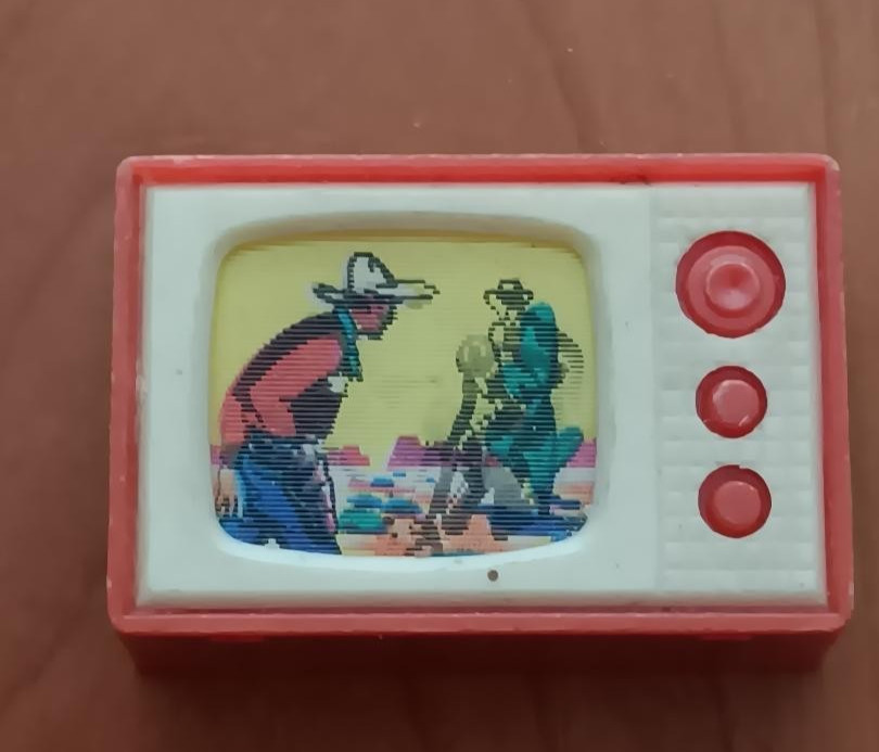 Vintage Sterling  Wiggle TV Pencil Sharpener Gun Fight Scene