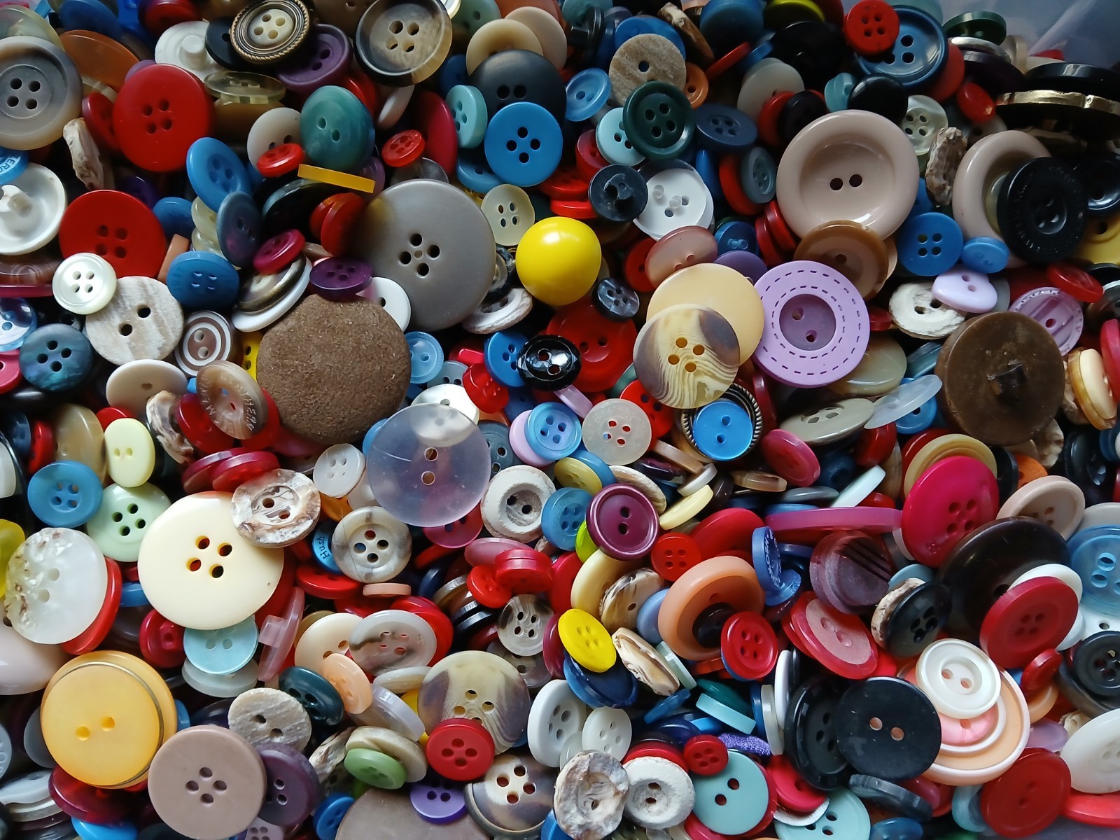1000, 500, or 200 Sewing Buttons: Assorted Mix of New and Vintage