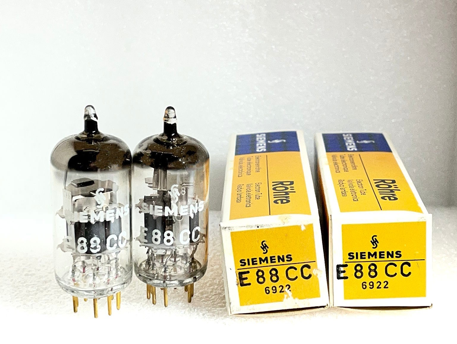 2 NOS tubes  E88CC 6922  Siemens Munich 1963 "A3 8C" matched pair Lot08 211