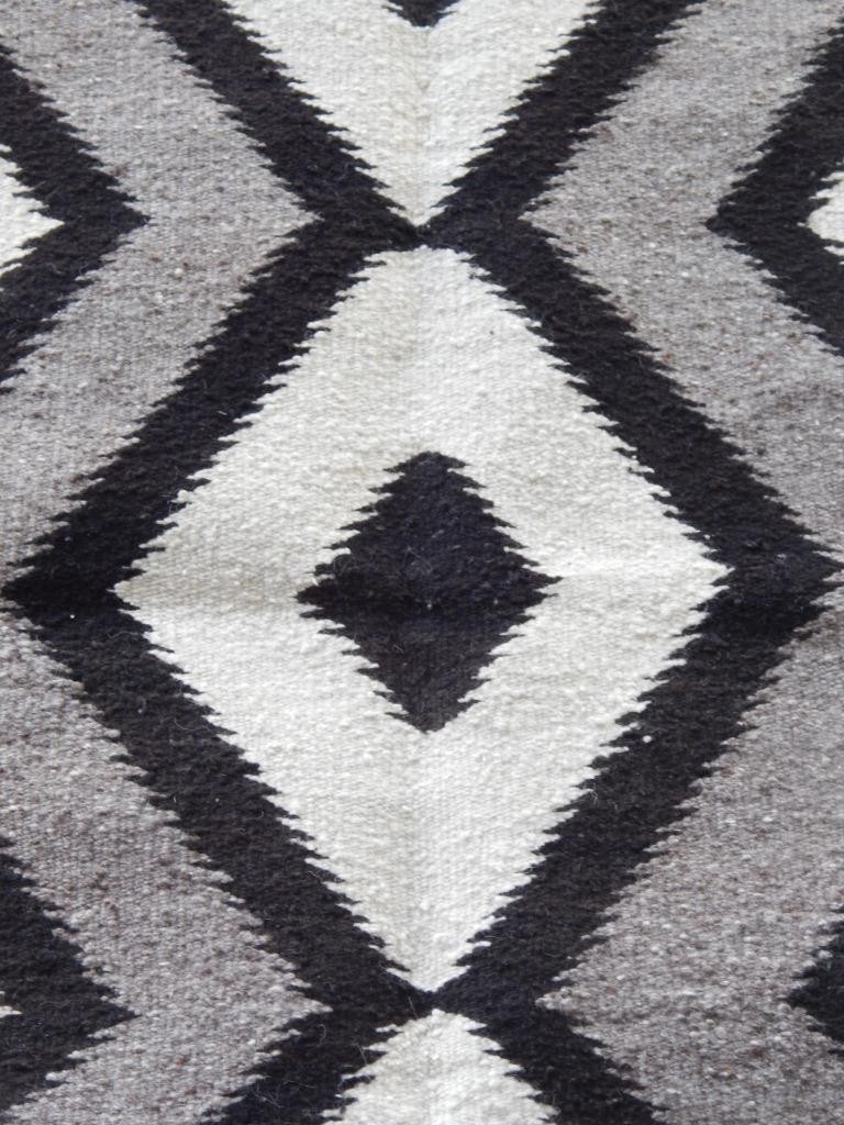 VINTAGE NAVAJO RUG WEAVING - ALL NATURAL DAZZLER - CLEAN AND NICE 28.5x36.25"