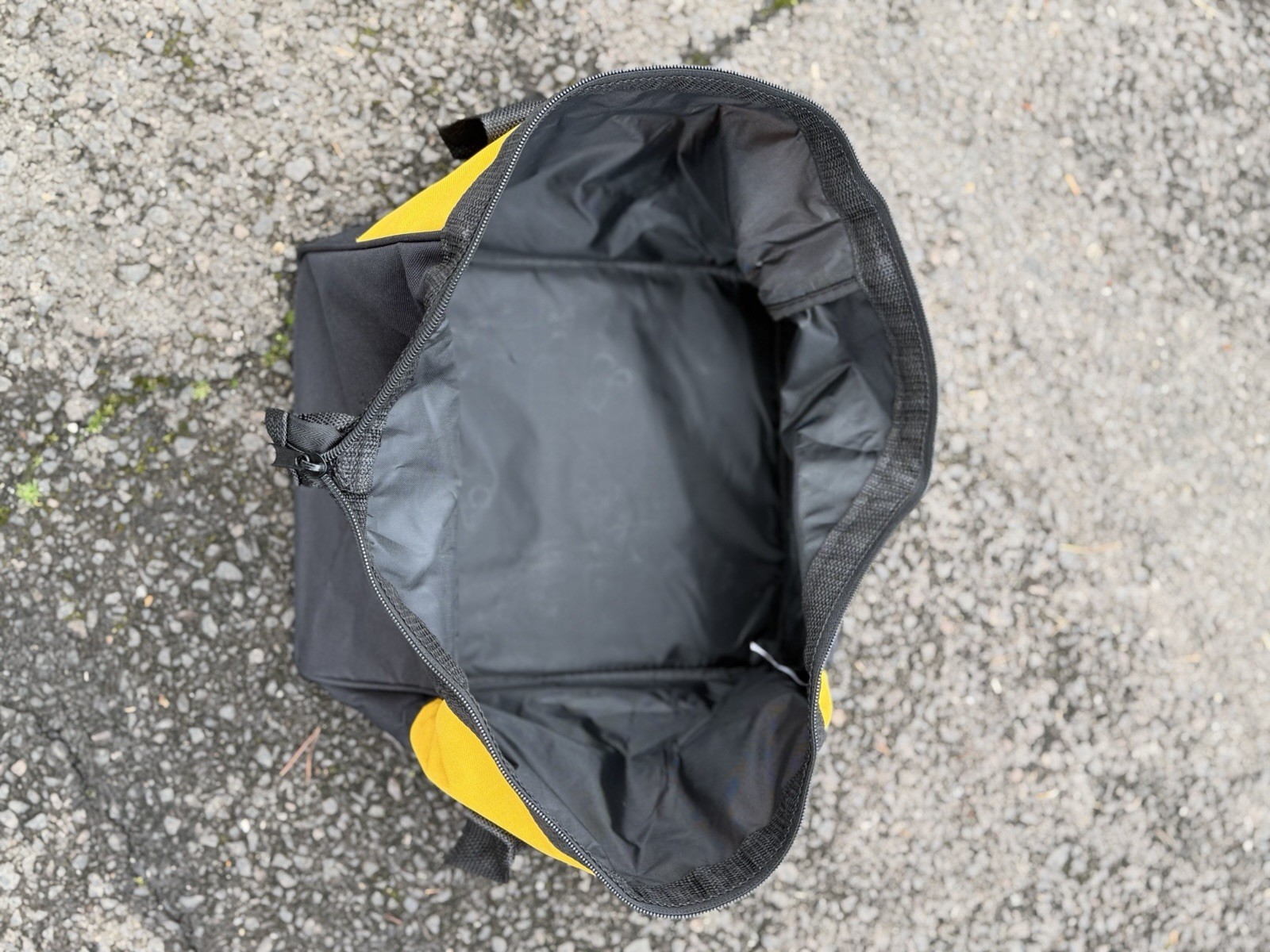 New Dewalt Heavy Duty Ballistic Nylon 11" Tool Bag ( 1 ). (11” x 8” x 7”)