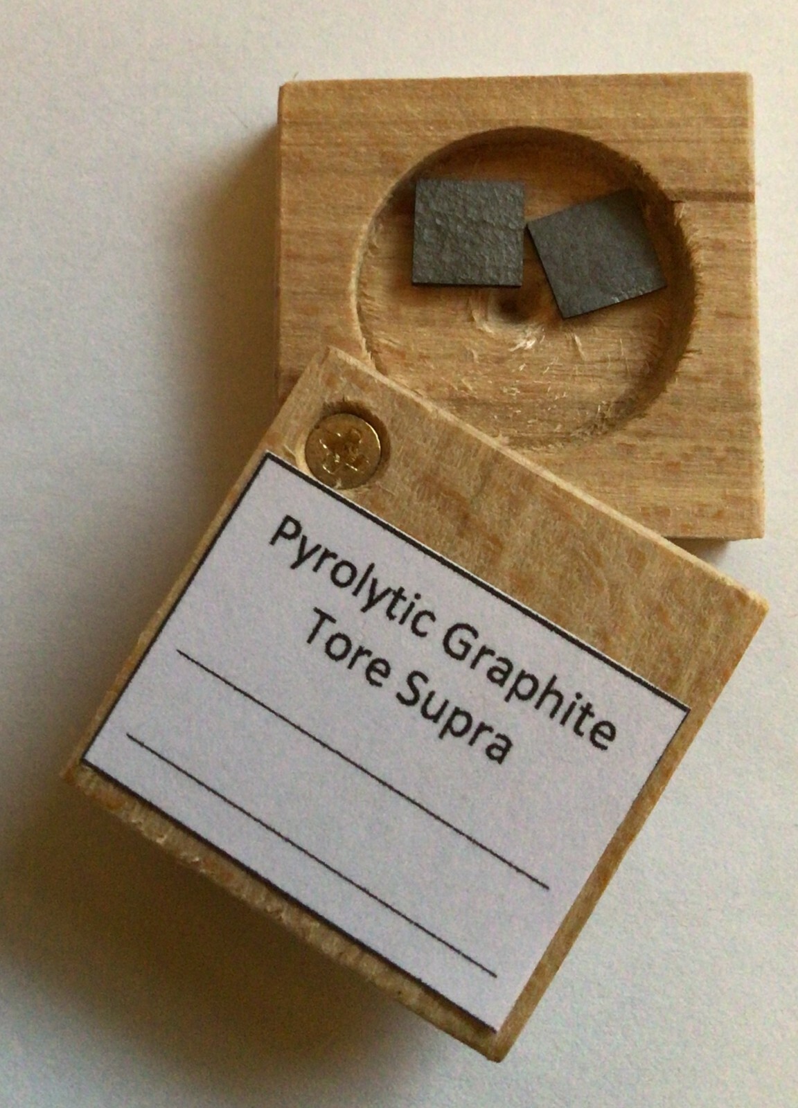 Pyrolytic Graphite Two 1/4"x1/4" Tore Supra NdFeB Rare Earth Magnet Levitation