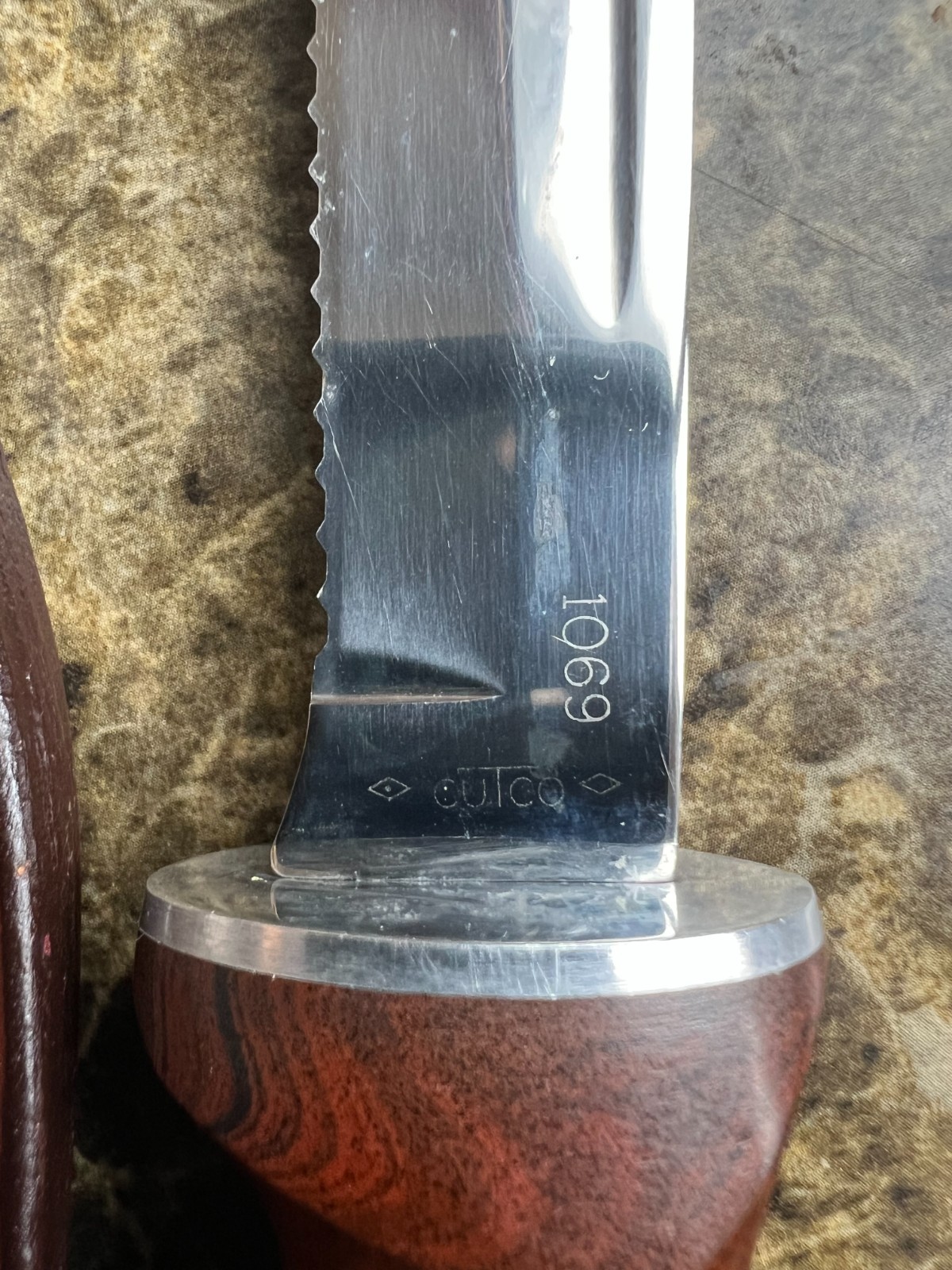 Cutco #1069 Serrated Hunting Knife Brown Handle Leather Case