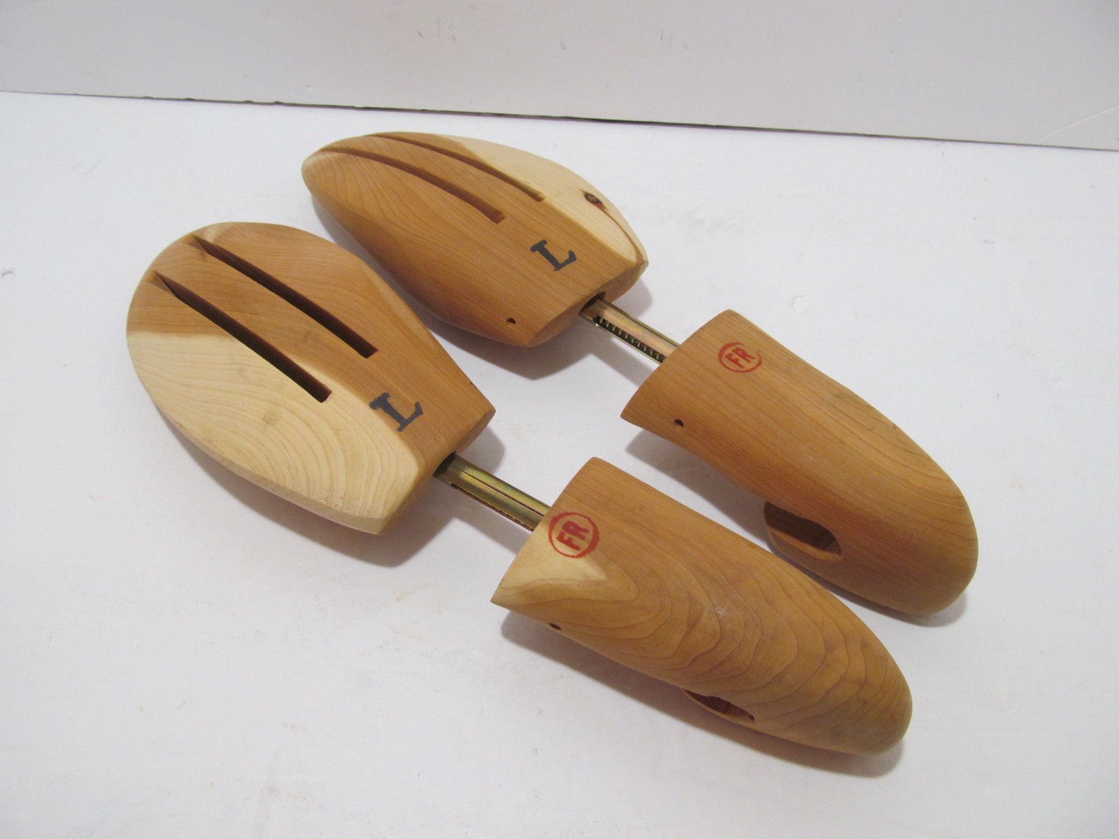 Allen Edmonds Pair of Cedar Wood Shoe Tree Stretchers Size L
