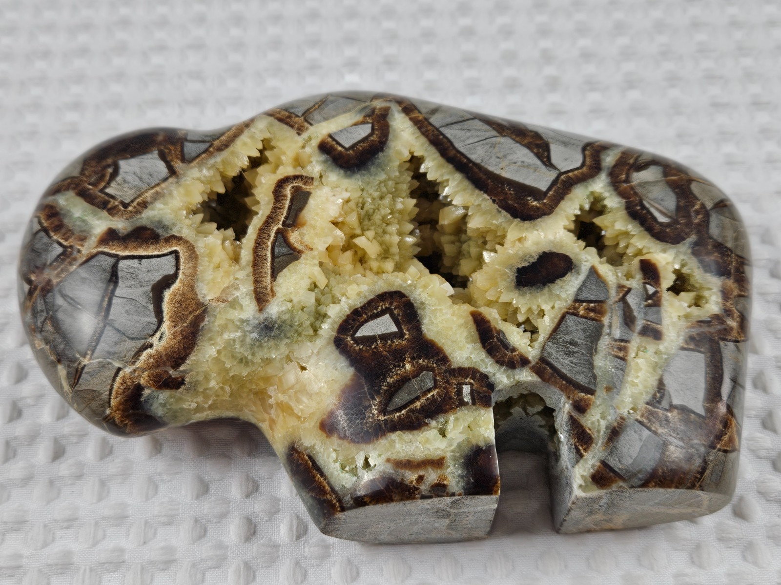 Septarian Nodule Geode Buffalo Bison Carved Natural Stone Crystal Zuni Decor 6"