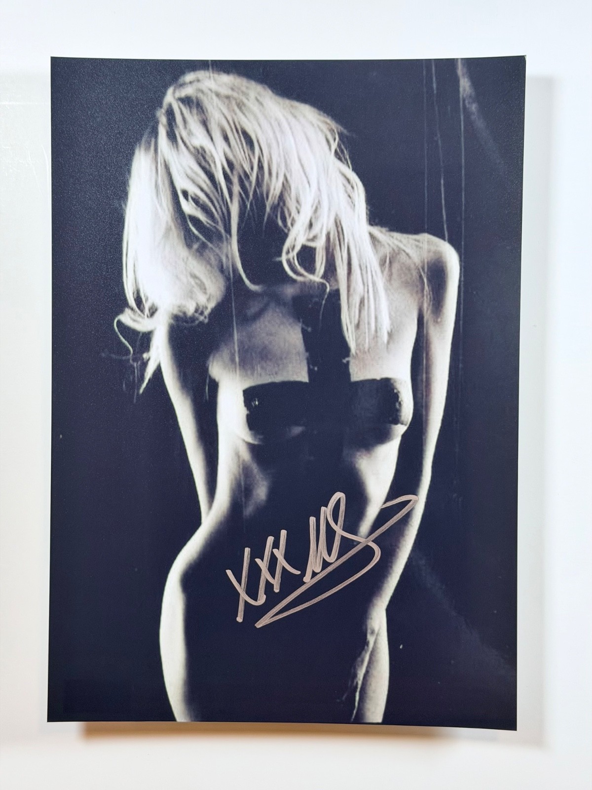 Taylor Momsen Signed 8x11.5 Photo The Pretty Reckless Autograph