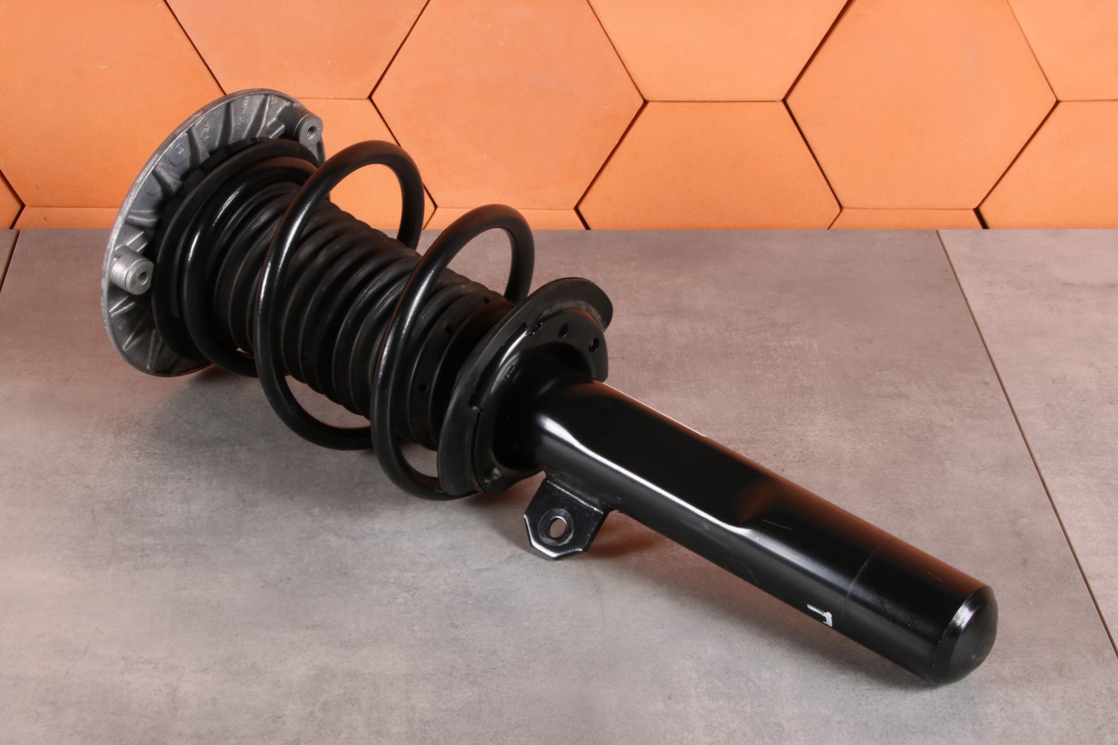 MINI F57 LCI FRONT RIGHT SHOCK ABSORBER 2WD FWD 6899538 3928 km !!!