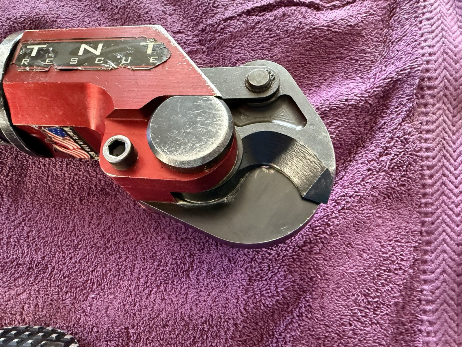 TNT Rescue CSS-40 Confined Space Hydraulic Cutter Tool & Open/Close Remote Valve