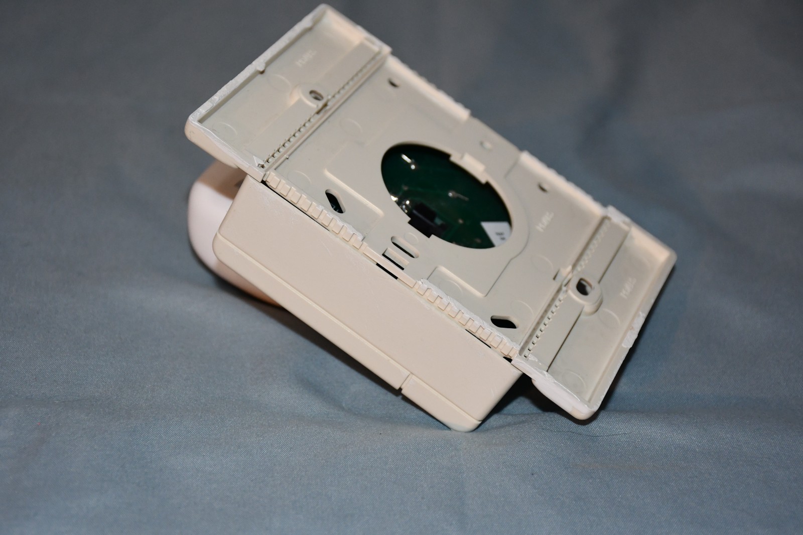 Johnson Controls Metasys Temperature Sensor/​Controller TE-67NP-1N00 Rev B