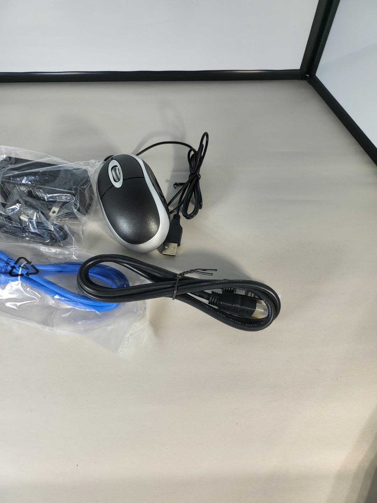 Lorex L222A8D 1080p FHD 8ch WF NVR New Sealed 32GB MicroSD