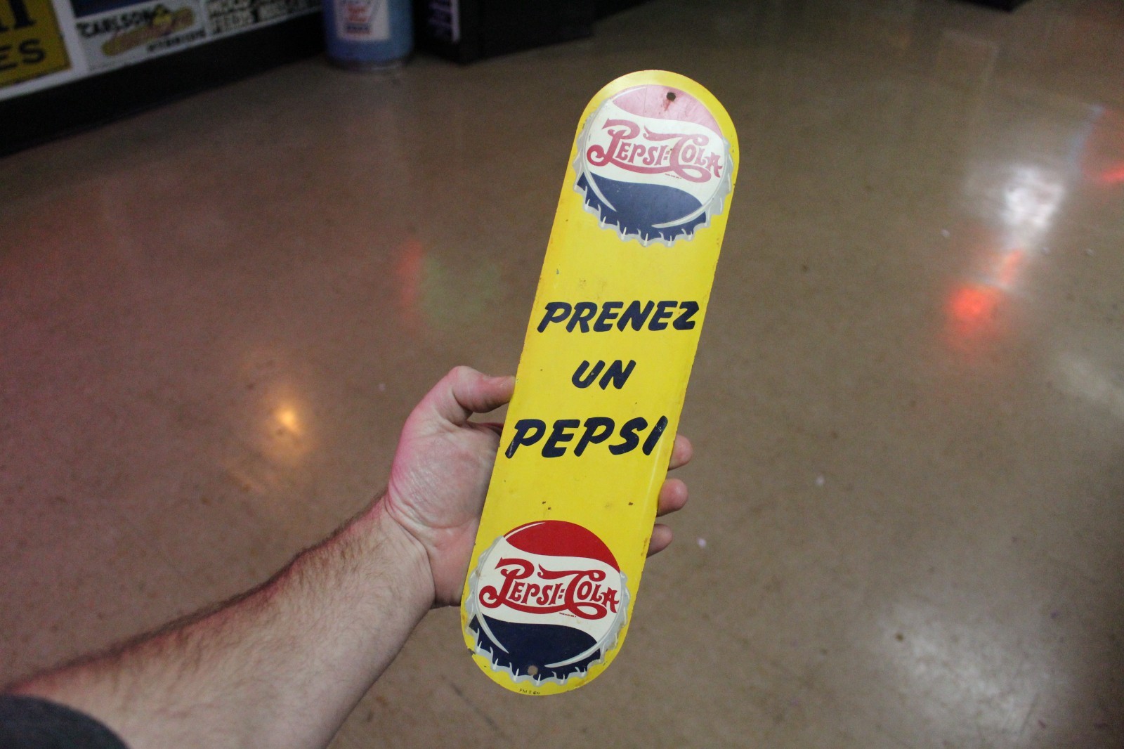 RARE 1950s PRENEZ UN PEPSI COLA STAMPED PAINTED METAL DOOR SIGN POP SODA COKE
