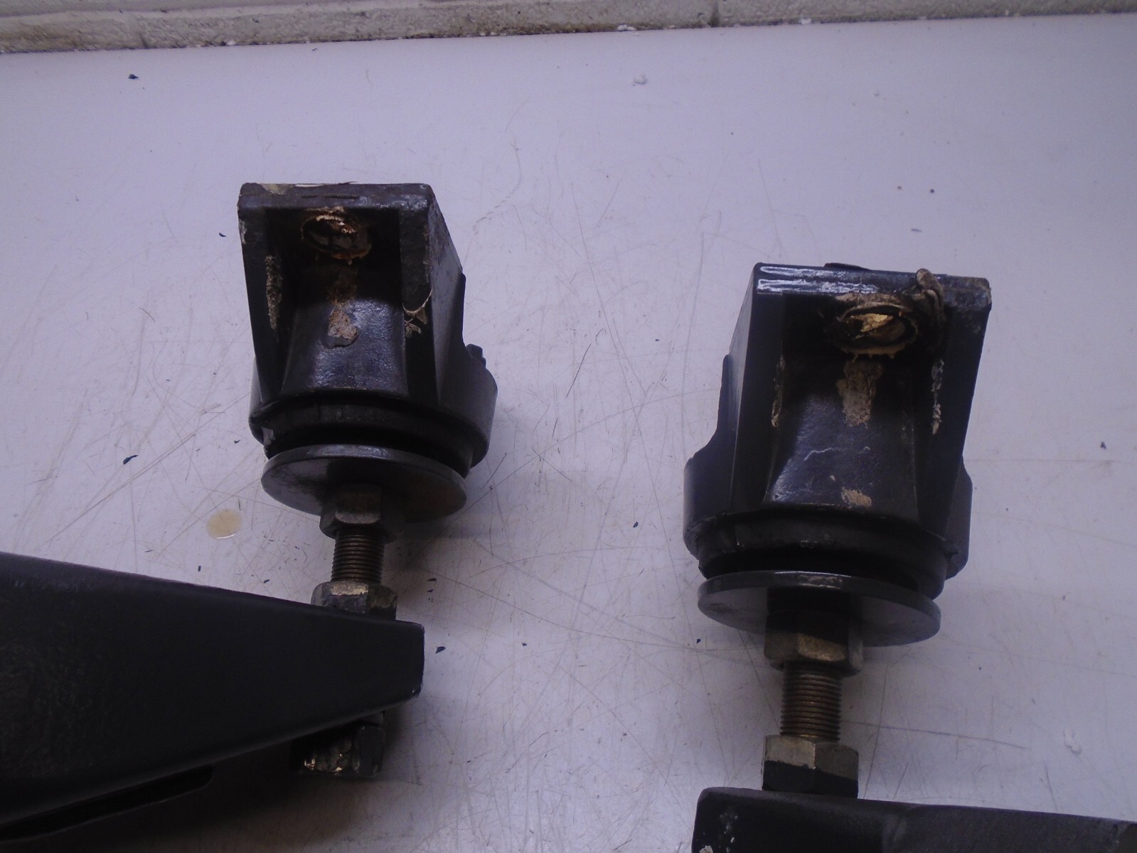 X2 OMC COBRA 2.3 L FORD 4 CYL MOTOR MOUNTS 912482 912483 plus hardware SET