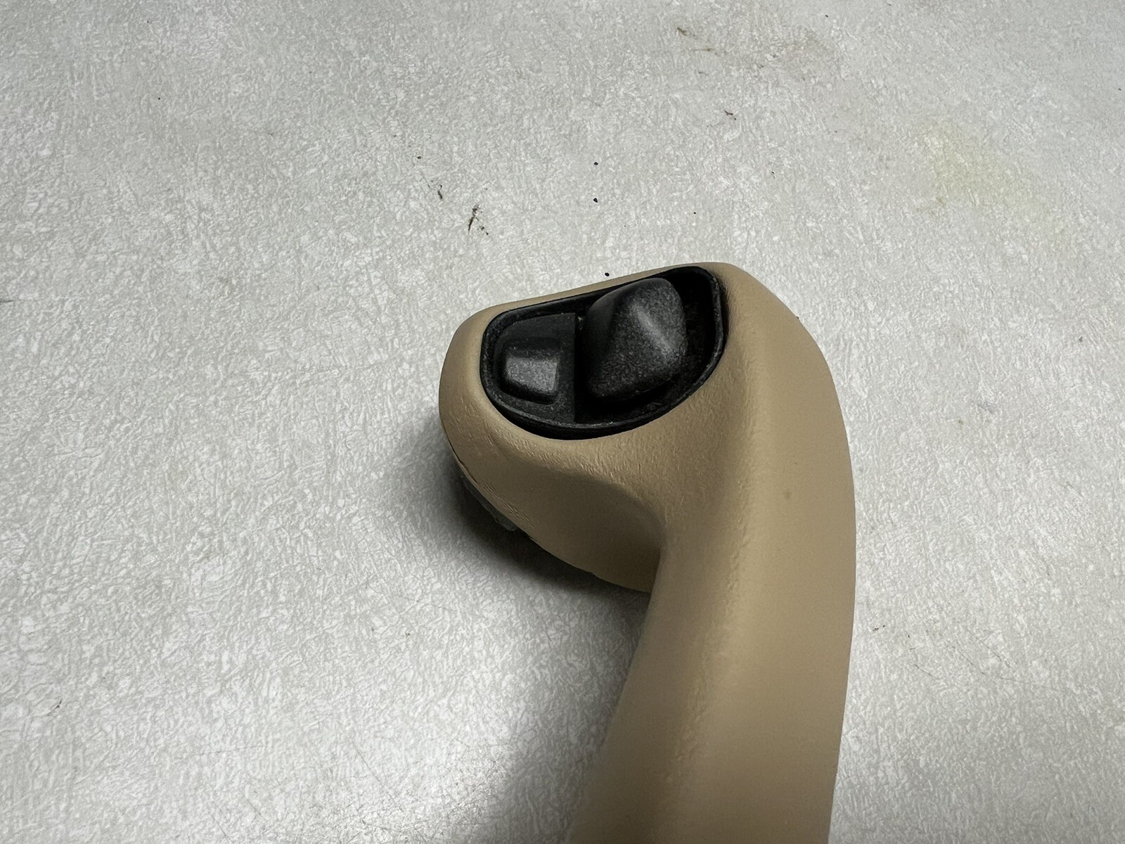 After Market 96-02 BMW Z3 Interior Door Pull Handle Left Driver Side TAN