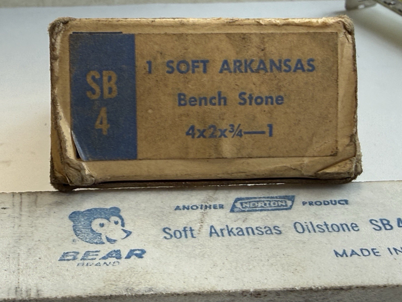 Vintage Norton Bear Brand Soft Arkansas Oilstone SB4 Made In USA / Used
