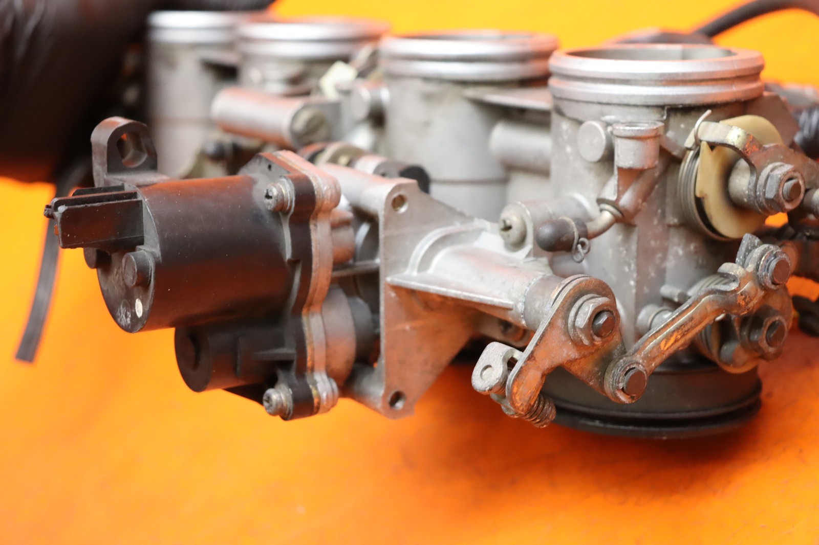 2004-2005 KAWASAKI NINJA ZX10R OEM MAIN FUEL INJECTORS / THROTTLE BODIES