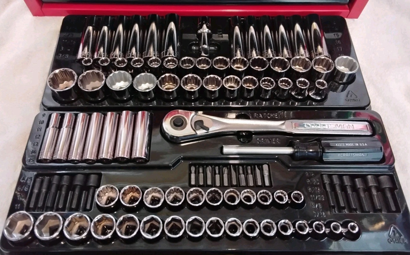 CRAFTSMAN 205PC 20-1/2"× 8-1/2"× 14" METAL 4 DRAWER LOCKABLE WITH HANDLE & TOOL