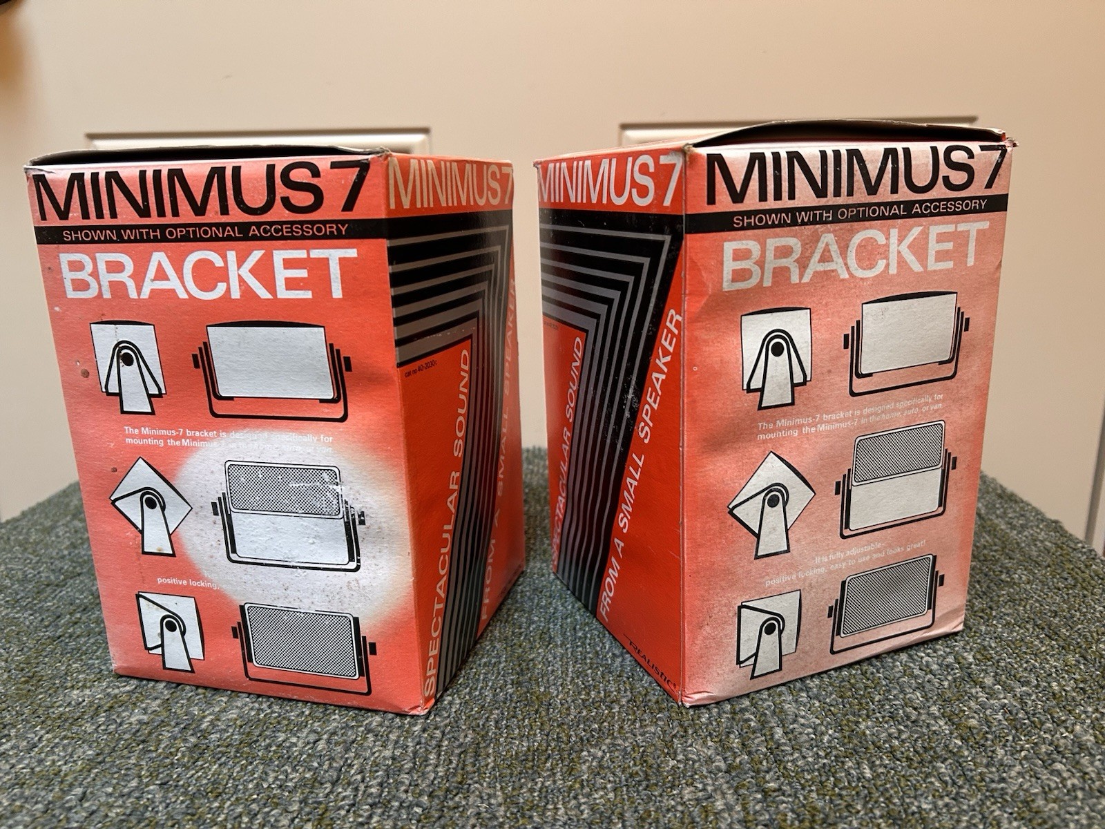 Lot Of 2 Realistic Minimus-7 Black 40W Bookshelf Speakers