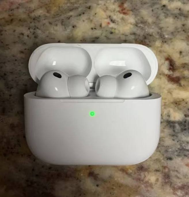 Apple AirPods Pro 3 Active Noise Cancelling Earbuds w/UCB-C Magsafe Unused Open