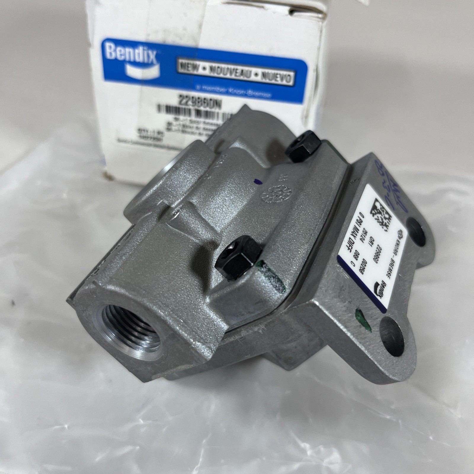 Genuine Bendix Quick Release Valve OEM Part # 229860N - Free Shipping - NOS