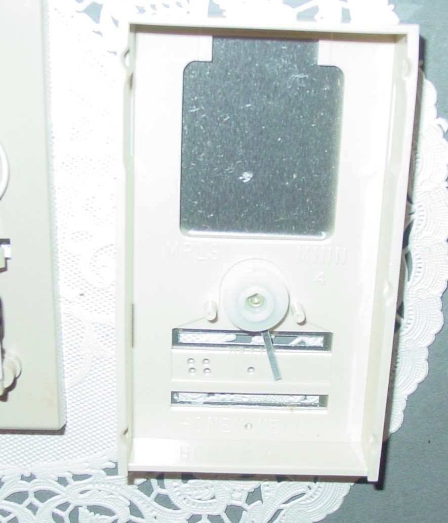 Vintage Honeywell T822D2030 Thermostat 24V Control Heating MCM Art Deco USA NOS