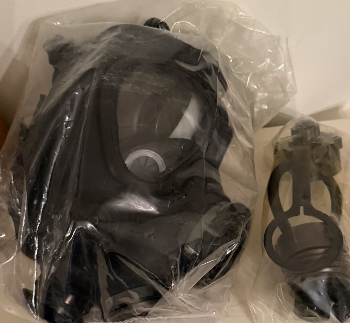 Israeli M15 Gas Mask Kit – Sealed Civil Defense Surplus – Cold War / Gulf War