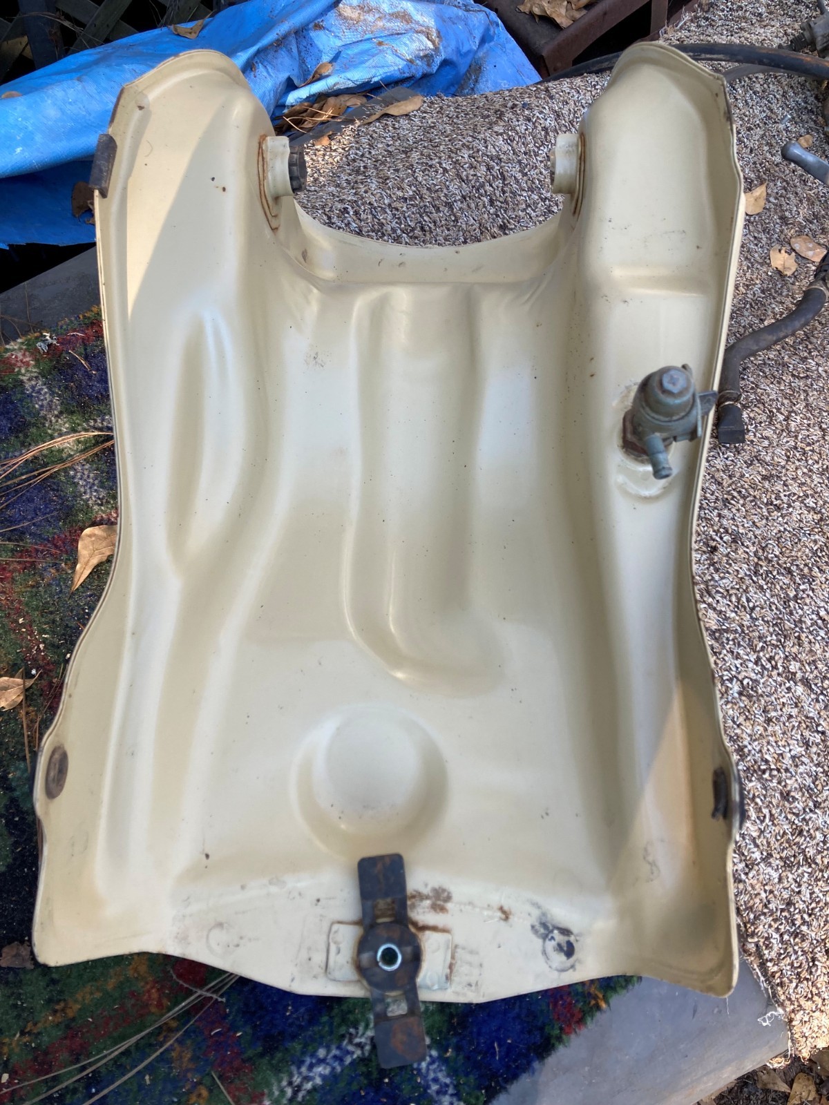 USED OEM 93-00 HONDA TRX300 TRX300FW 2x4 FOURTRAX YELLOW FUEL TANK with petcock