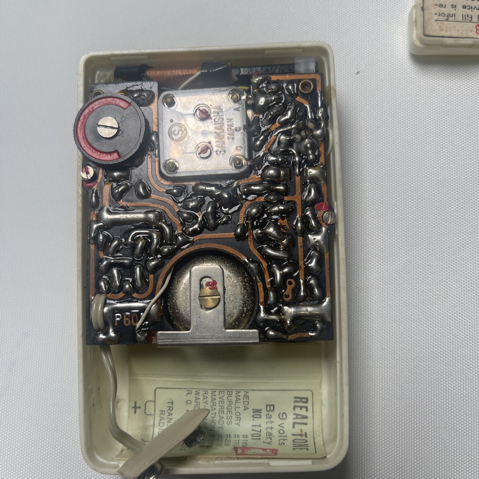 VINTAGE REALTONE ELECTRA TR-801 SIX TRANSITOR POCKET RADIO (tested Works)