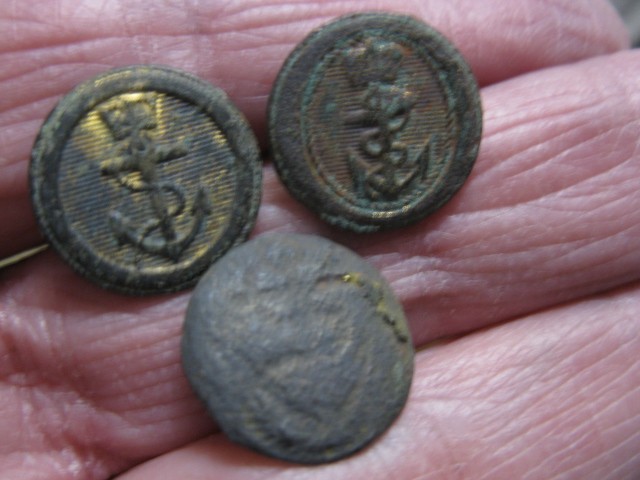 DETECTING FINDS 3 ANCHOR MILITARY BUTTON NEEDS CLEAN 13MM GOLD GILDED