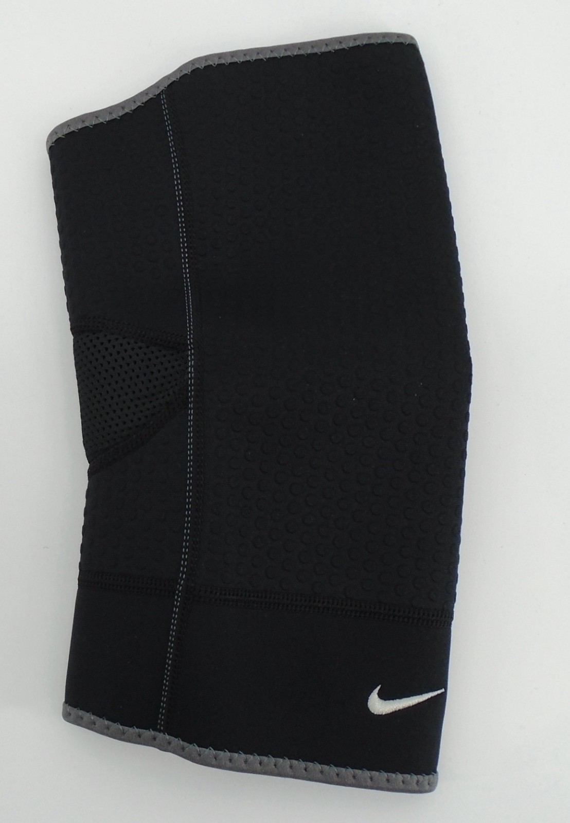 Nike Closed Patella Knee Sleeve Adult Compression Black/White