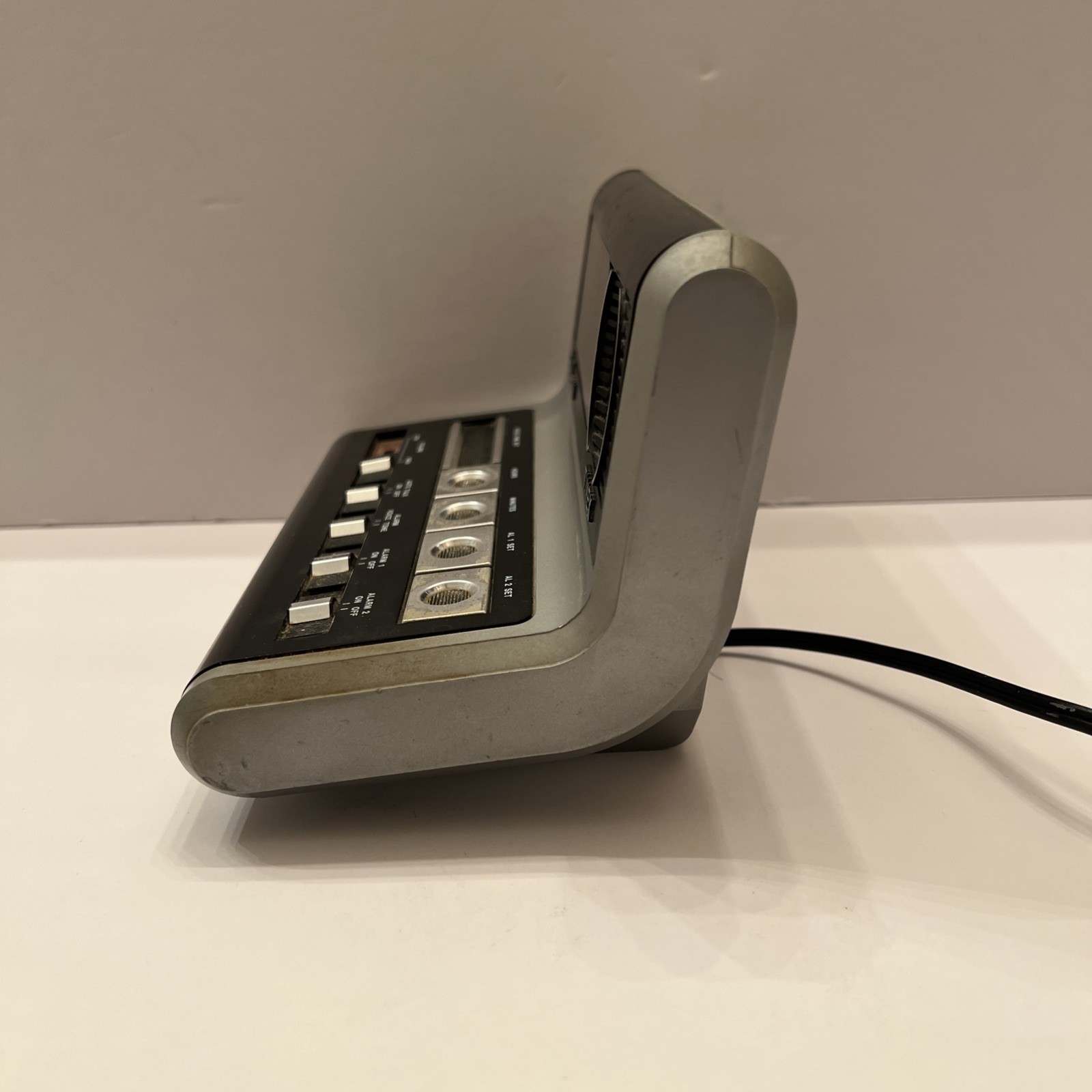 VTG Timex Speak-Easy Talking Alarm Clock LED Display 7001 Flickers AS-IS