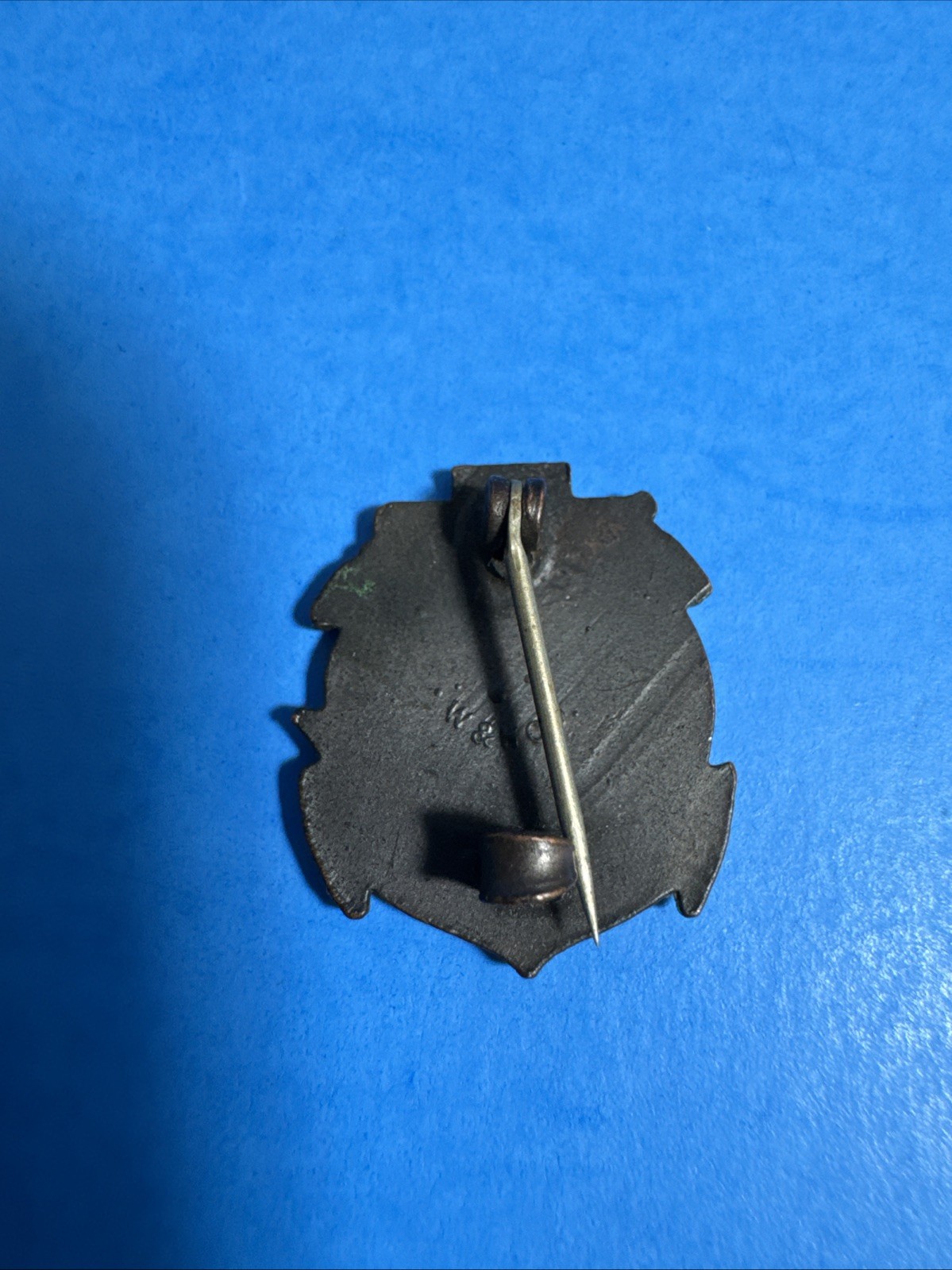 WWl Homefront pin War service ship building bronze Pinback W & H Co. (P34)