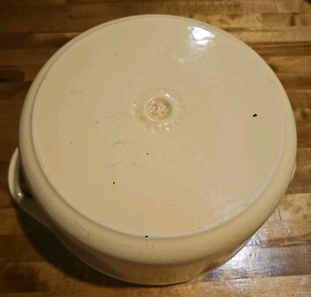Vintage Cousances 22 Dutch Oven Beige 3.5 Quart Made in France Le Creuset
