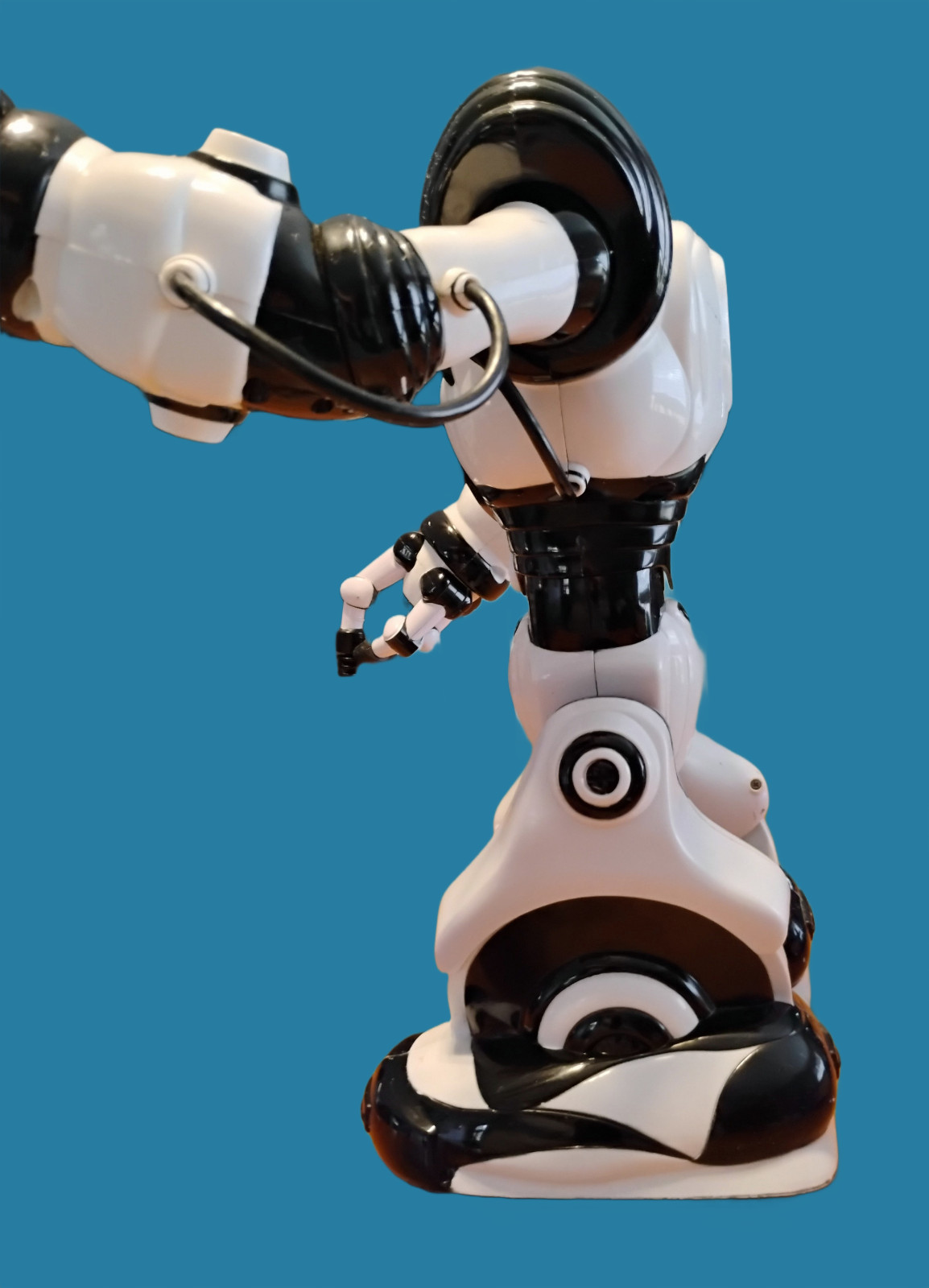 Vintage WowWee Robosapien Robot 2004 - Startup Tested - NO REMOTE - See Video