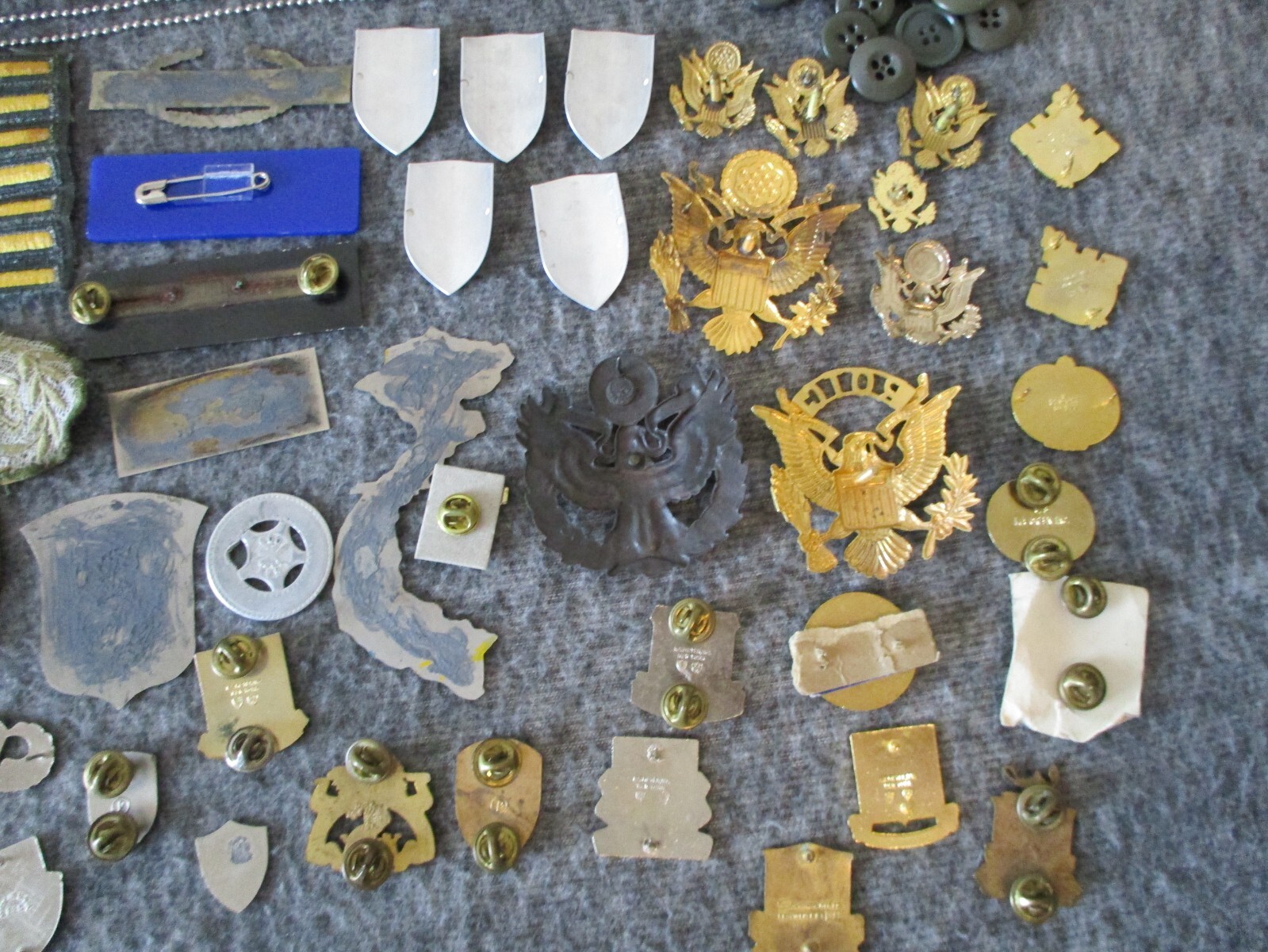 WWII/KOREA/VIETNAM PINS BADGES PATCHES BUCKLES++ - OVER 180+