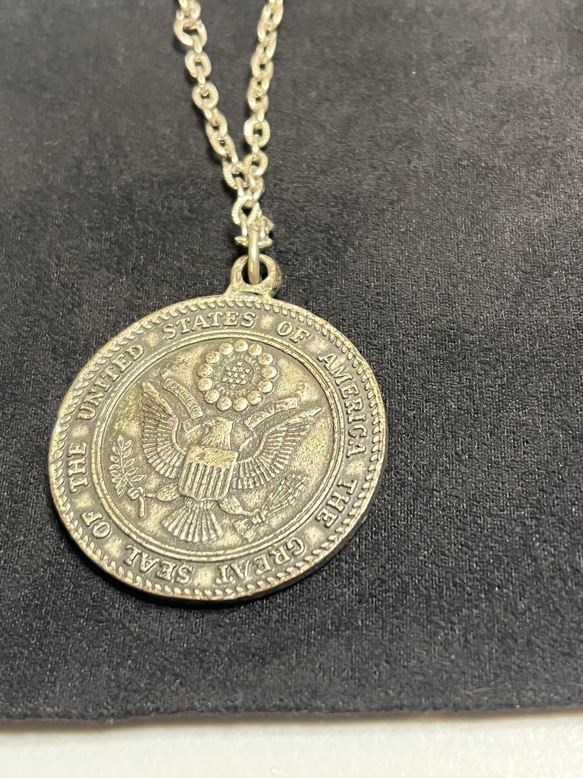 Vintage Bicentennial Spirit of ‘76 Coin Pendant Necklace Great Seal of US