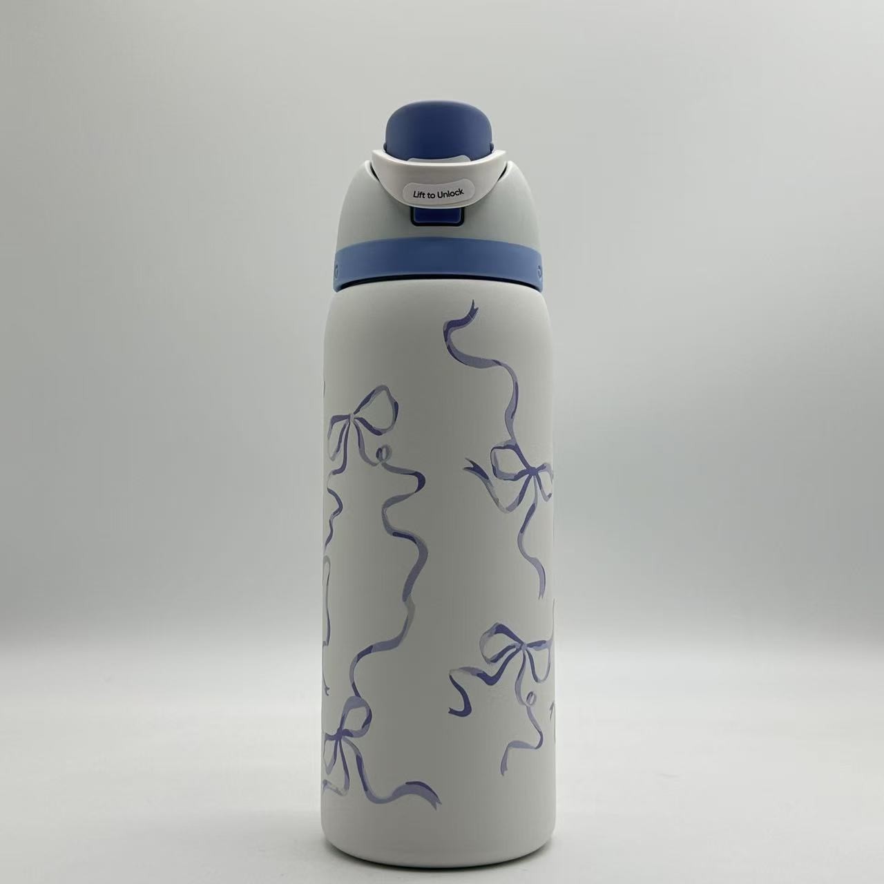 32 oz Owala Urban Outfitters Exclusive Tied 3D Printing FreeSip Blue Bow Bottle