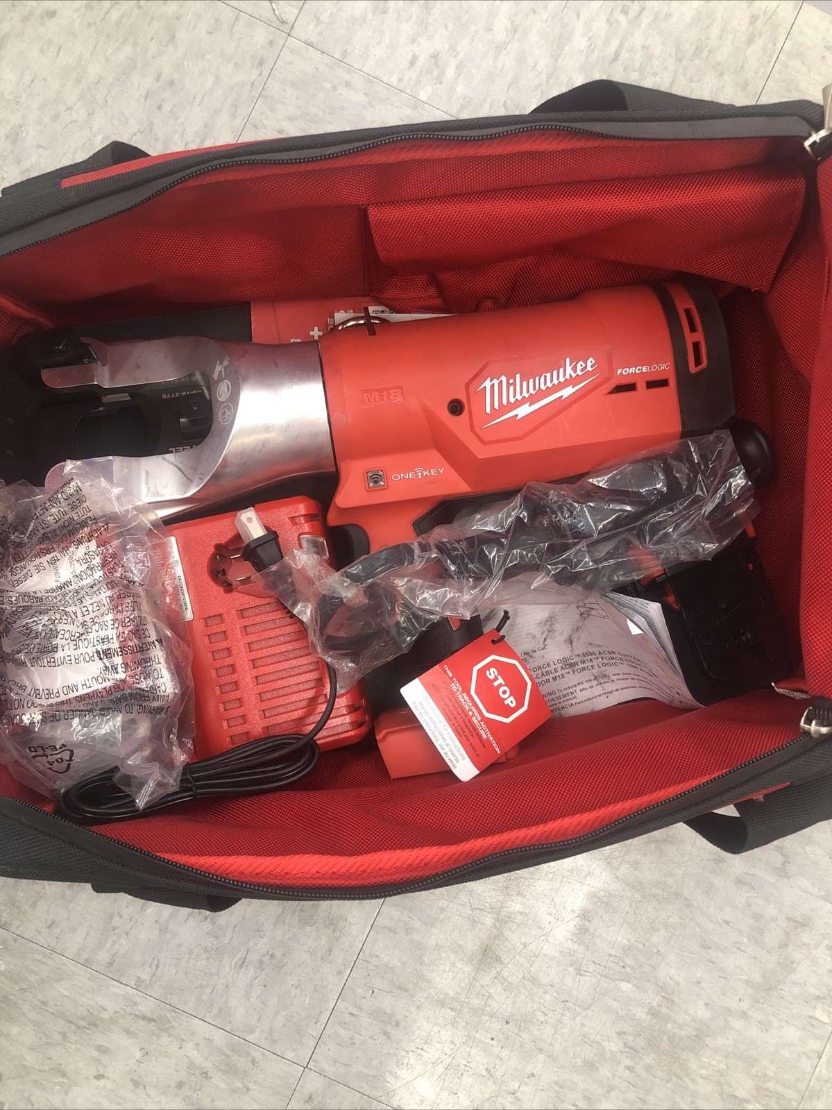 Milwaukee 2777-21 Cable Cutter Kit - Red